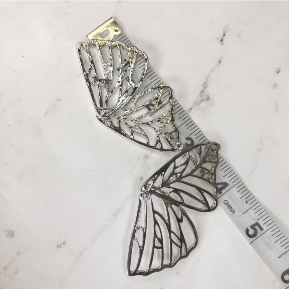 💎 Silver Filigree Butterfly Wing Earrings - Picture 3 of 4